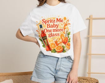 T-shirt cocktail Aperol Spritz (PNG) | T-shirt graphique boisson estivale italienne | Design rétro pour les amateurs de Spritz | T-shirt esthétique Côte amalfitaine