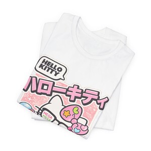 Camiseta con estampado de bicicleta de Hello Kitty | Texto en japonés, estilo kawaii pastel imagen 8