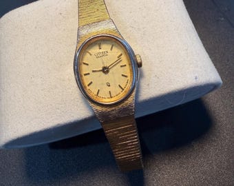 Vintage America by Perry Ellis 26mm Quartz Gold and Silver  display picture 1