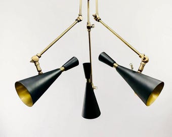 ミッドセンチュリーモダン真鍮製シャンデリア、スプートニクコーン型ペンダントライト