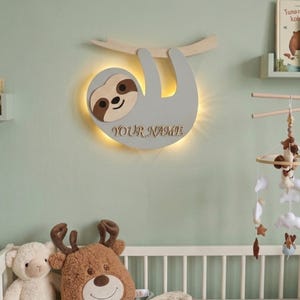 Lámpara de noche LED de perezoso de madera con nombre, regalo personalizado para la habitación de un niño, decoración bohemia para la habitación del bebé, inscripción de perezoso hecha a mano