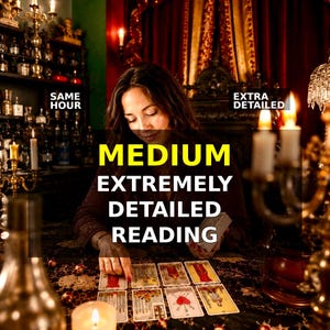 Könnte beinhalten: Ein Tarotkarten-Leseservice mit dem Text SAME HOUR, EXTRA DETAILED und MEDIUM EXTREMELY DETAILED READING. Das Bild zeigt eine Person mit langem dunklen Haar, die an einem Tisch sitzt, auf dem mehrere Tarotkarten in einem Raster ausgelegt sind.