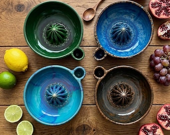 Handmade Ceramic Berry Bowl with Spout, Pottery Fruit Washing Basket, Stoneware Colander for Grapes and Strawberries,Aesthetic Kitchen Décor