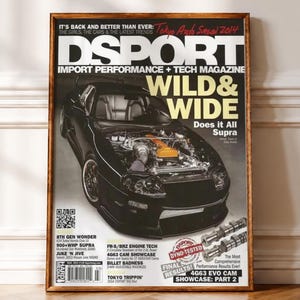 Puede incluir: Una portada de revista enmarcada titulada DSPORT Import Performance + Tech Magazine que muestra un coche deportivo negro con el motor expuesto. El texto incluye Wild & Wide, Does it All Supra y Tokyo Auto Salon 2014. Se observa un código QR y barras.