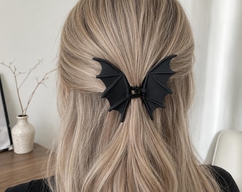 Black Bat Wing Hair Claw Clip Matte Gothic Hair Accessory Halloween Vampire Witch Hair Clip Alternative Gift for Women Cosplay