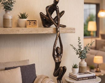 Figur „Mann hebt Frau hoch“ – Romantische Paarskulptur, moderne Liebesstatue aus Bronze, abstrakte Liebeskunst, Jahrestagsgeschenk, Schreibtischdekoration