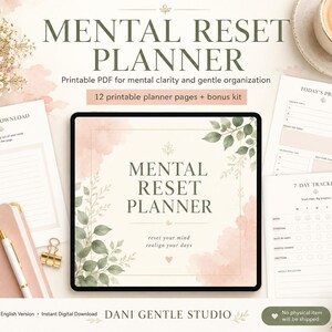 Può includere: Un planner digitale con il testo "MENTAL RESET PLANNER" e decorazioni floreali. L'immagine include un taccuino, una penna e una tazza di caffè. Il planner è progettato per la chiarezza mentale e l'organizzazione delicata.