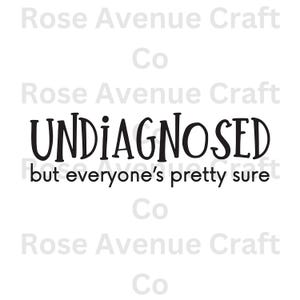 Divertente "Non diagnosticato, ma tutti ne sono abbastanza sicuri" PNG e SVG / Sublimazione, Cricut, Silhouette, Grafica DTF / Citazione umoristica sulla salute mentale