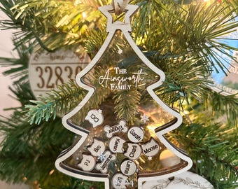 パーソナライズされたクリスマスツリーシェーカーオーナメント SVG: レーザーカットの家族の記念品 (Glowforge ファイル)
