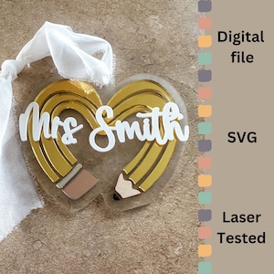 Arquivo SVG de enfeite de coração de lápis para artesãos a laser | Presente para professor | Design digital personalizável | Perfeito para sala de aula | Etiqueta de presente personalizada