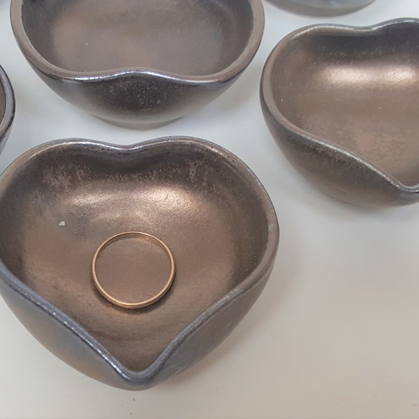 Small Bronze Pottery Heart Bowl, Heart Ring Dish, Anniversary Gift for Her or Him,8th 9th 19th Bronze Anniversary Gift, Valentines's Gift