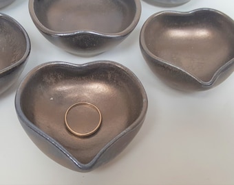 Small Bronze Pottery Heart Bowl, Heart Ring Dish, Anniversary Gift for Her or Him,8th 9th 19th Bronze Anniversary Gift, Valentines's Gift