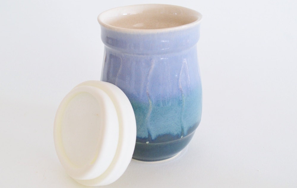 Mr Coffee Travel Mug W/Lid and Re-usable Sleeve 16 OZ Blue White
