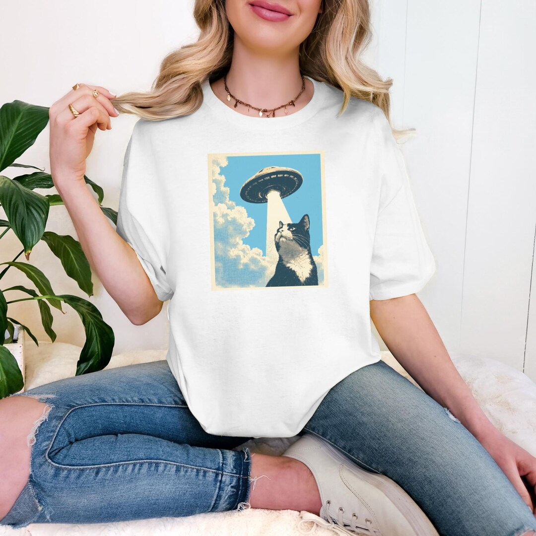 Cat UFO Shirt Vintage Meme Tee, Funny Alien Cat Shirt, Cat Lovers Gift ...