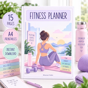Op de afbeelding: Een fitnessplanner met een omslagillustratie van een persoon in paarse sportkleding op een yogamat. De omslag bevat de tekst FITNESS PLANNER, DISCIPLINE CREATES RESULTS en een lijst met doelen. Een roze waterfles staat naast de planner op tafel.