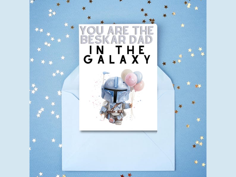Może przedstawiać: Kartka okolicznościowa z napisem "YOU ARE THE BESKAR DAD IN THE GALAXY" i ilustracją postaci trzymającej balony. Karta znajduje się w jasnoniebieskiej kopercie, na niebieskim tle z konfetti w kształcie gwiazd.