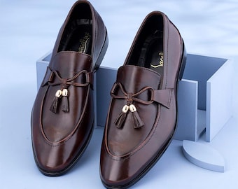 Mocasines de negocios para hombre, hechos a mano, de cuero marrón con borlas / zapatos de boda para hombre