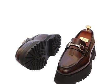 Herren-Slipper aus Lackleder mit Horsebit-Verschluss, braunes Finish, klobige Sohle, elegante Schlupfschuhe