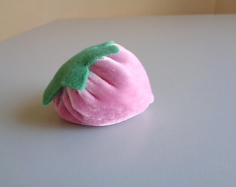 Alfiletero de terciopelo rosa, alfiletero con forma de fresa, esmeril turco para afilar agujas, alfiletero grande con esmeril, esmeril para coser acolchados