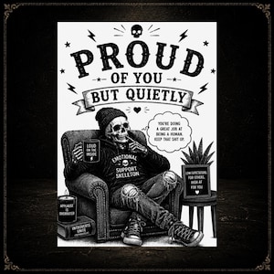 Può includere: Illustrazione in bianco e nero di uno scheletro con felpa con cappuccio e berretto, seduto in poltrona. Il testo recita "PROUD OF YOU BUT QUIETLY". Il testo aggiuntivo include "EMOTIONAL SUPPORT SKELETON" e "LOUD ON THE INSIDE."