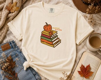 Kürbis Bücher Stapel T-Shirt | Gemütliches Leseratten-Herbst-T-Shirt