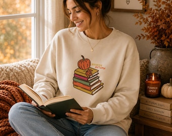 Kürbis Stapel Bücher Sweatshirt | Gemütlicher Herbst Rundhalsausschnitt | Herbst lesen Pullover | Buchliebhaber Geschenk | Cottagecore Sweatshirt