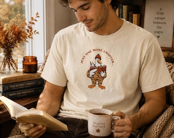 Chemise Just One More Chapter, chemise amoureux des livres, t-shirt lecture oie, t-shirt graphique automne confortable, cadeau livresque pour les lecteurs, couleurs confort 1717