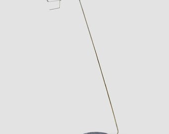 Lámpara de pie Sylvia. Iluminación de pie elegante y moderna para hogares con estilo e interiores contemporáneos.