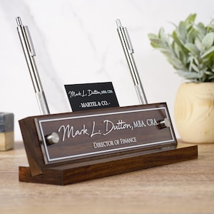 Naamplaatje directiebureau.   Exclusief gemaakt door Garo Signs. Afmeting: 10 x 2,5 inch