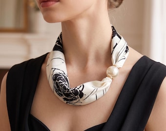 Pärlhalsband med magnetlås, blommig satinhalsduk, eleganta halsdukssmycken, present till henne