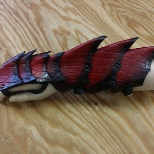 Dragon Scale Gauntlets Dragonscale Gauntlets Leather Gauntlets LARP armor cosplay armor Dragon armor Dragon Gauntlets armour image 3