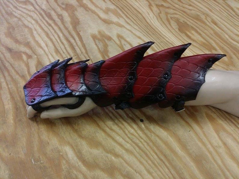 Dragon Scale Gauntlets Dragonscale Gauntlets Leather Gauntlets LARP armor cosplay armor Dragon armor Dragon Gauntlets armour image 3