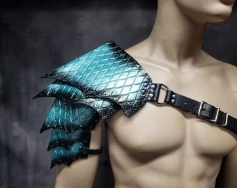 Dragon Scale Leather Spaulder: Custom LARP Cosplay Armor