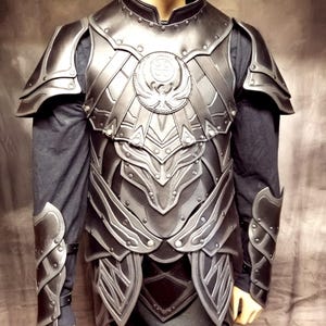 Handgemaakt leren nachtegaalpantser: aangepaste borst, rug en schouders LARP-cosplaykuiras