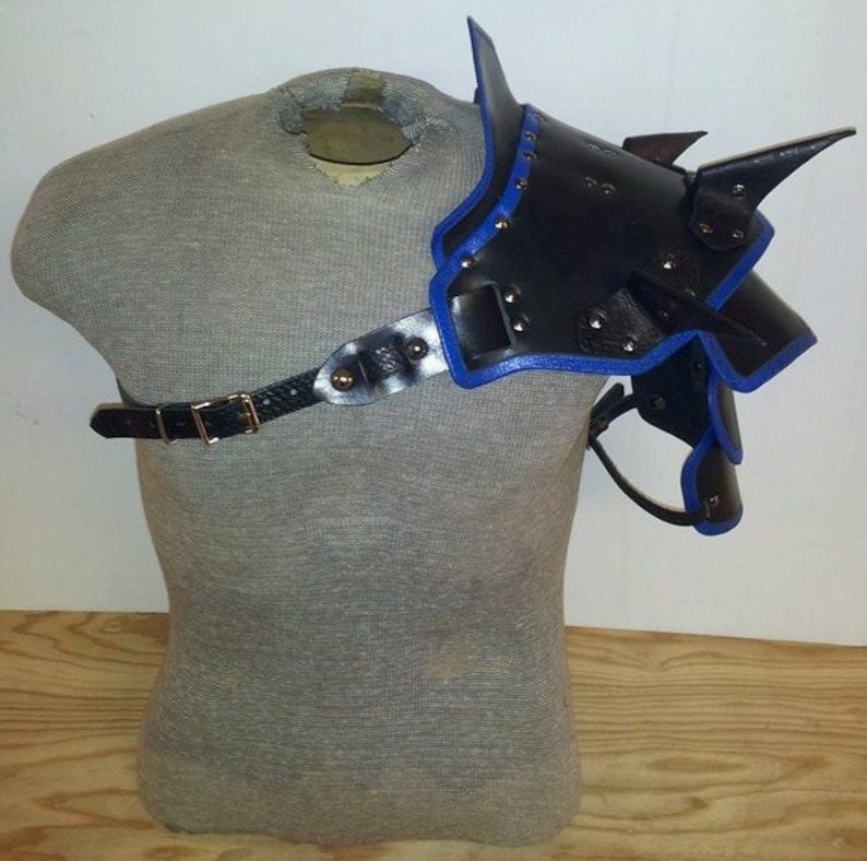 Leather Armor Sentinel spiked shoulder