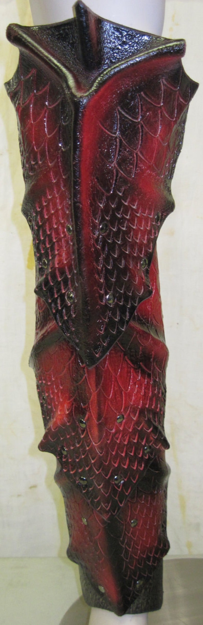 Leather Armor Dragon Scale Greaves image 3