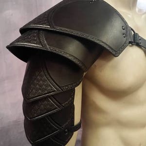 Leather Shoulder armor Leather Armor spaulder leather pauldron LARP armor cosplay armor viking armor celtic armor leather shoulder armour