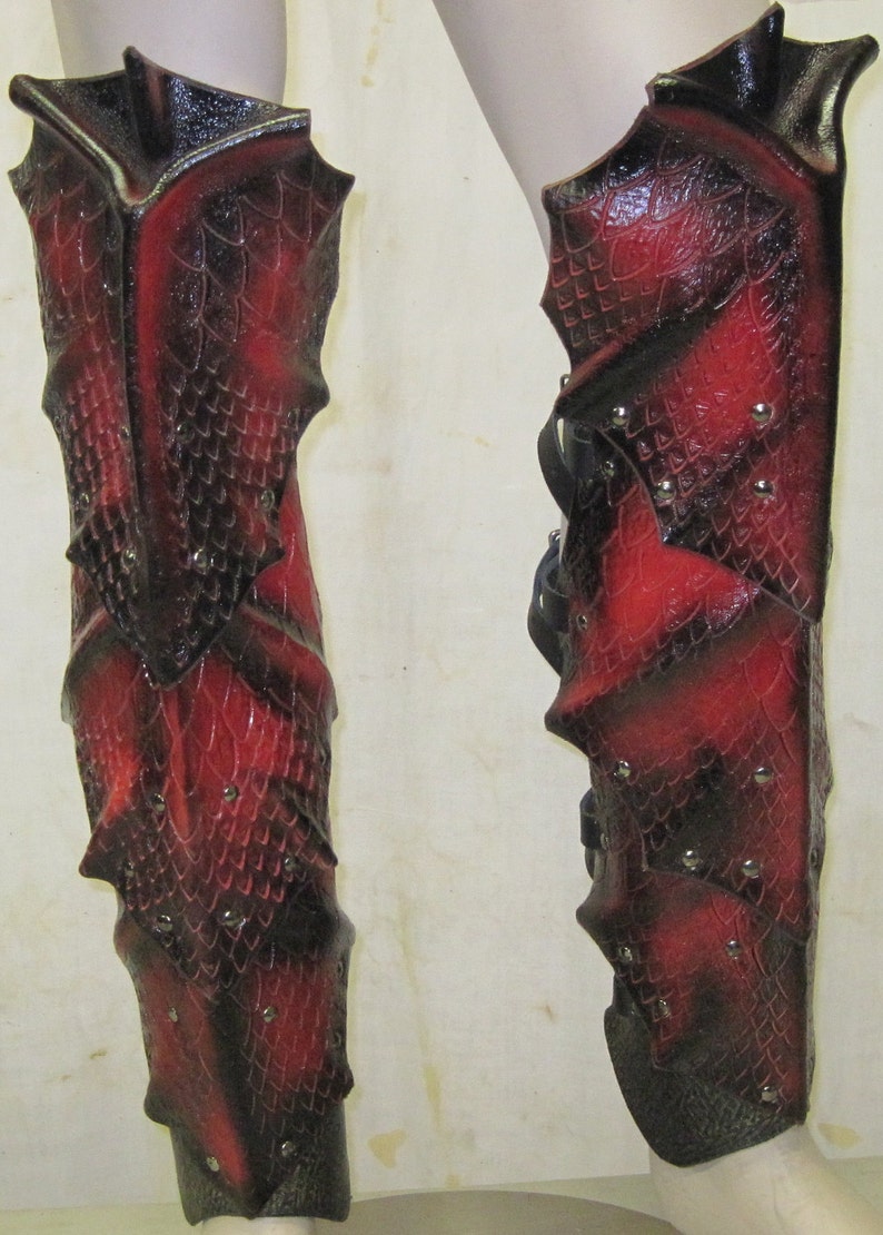 Leather Armor Dragon Scale Greaves image 1