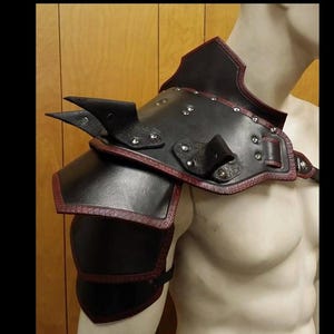 Leather Armor Sentinel spiked shoulder