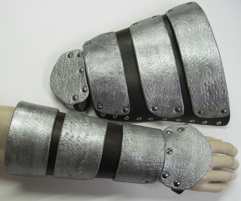 Leather Armor Link Gauntlets with Triforce
