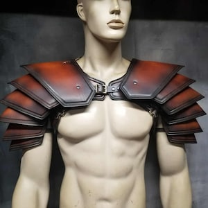 Handgefertigter Leder-Schulterharness: Keltischer Larp-Rinderpanzer