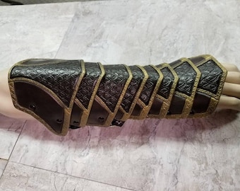 Custom Leather Dragonscale Gauntlets: LARP Cosplay Armor