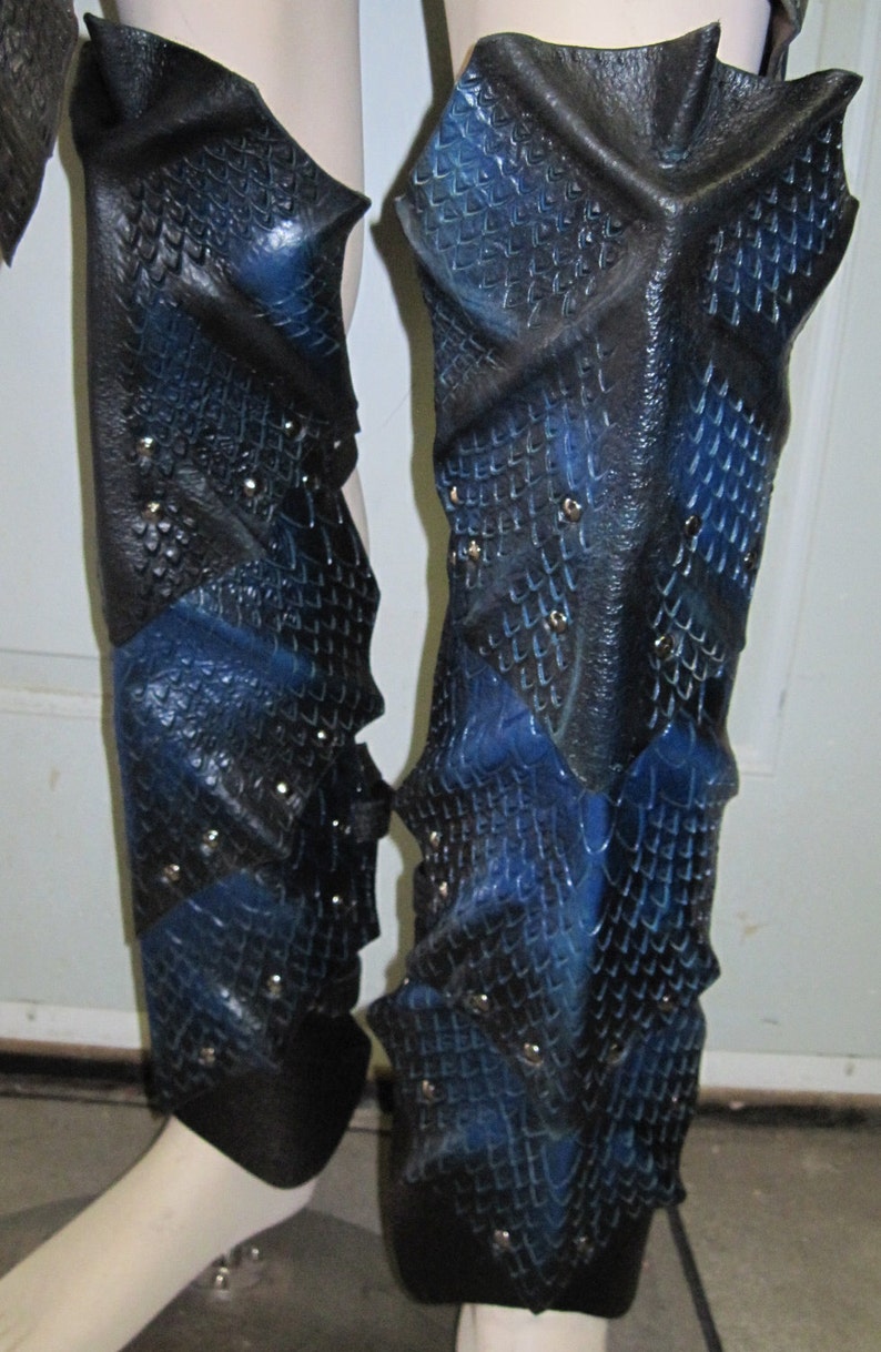 Leather Armor Dragon Scale Greaves image 4