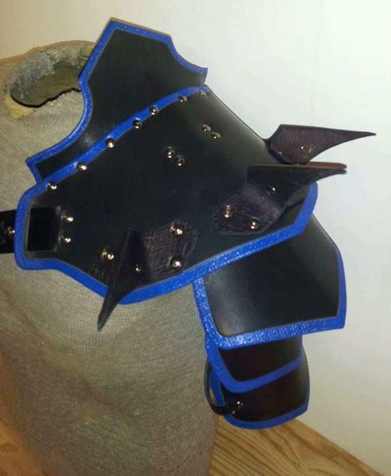 Leather Armor Sentinel spiked shoulder