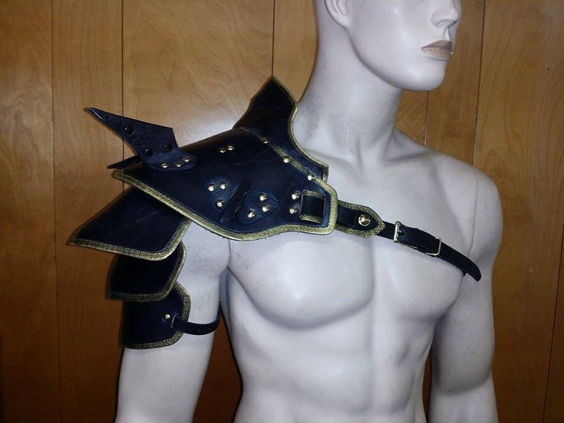 Leather Armor Sentinel spiked shoulder