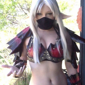 Leather Armor Women&#39;s Dragon Scale chest & shoulders Dragonscale armor cuirass breastplate LARP armor Cosplay armor spaulders pauldrons