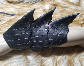 Dragon Scale Bracers Dragonscale Gauntlets Leather Gauntlets LARP armor cosplay armor Dragon armor Dragon Gauntlets armour
