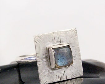 Morta || Sterling Silver ||  Labradorite Gemstone || Statement Ring ||  Handmade Squared Metalwork