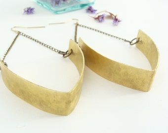 Hammered Brass Hoops || Statement Earrings || Gold Antiqued Chain || Geometric Design || Modern Jewelry || Art Deco || Metalwork || Edgy