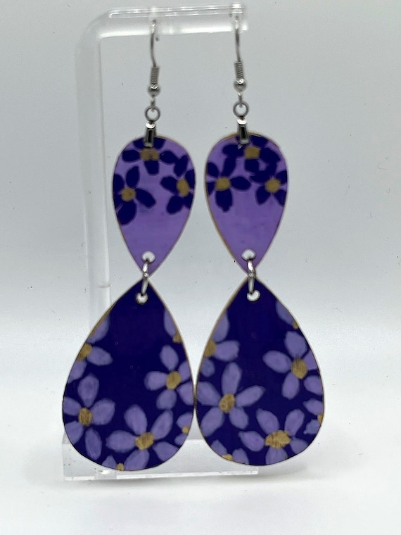 Purple Daisy Teardrop Earrings handmade by PascaleRow
